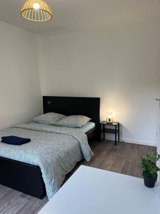Appartement F2 De Haut Standing En Hypercentre Avec Jardin Prive A 270 M De La Gare De Mantes ! المظهر الخارجي الصورة