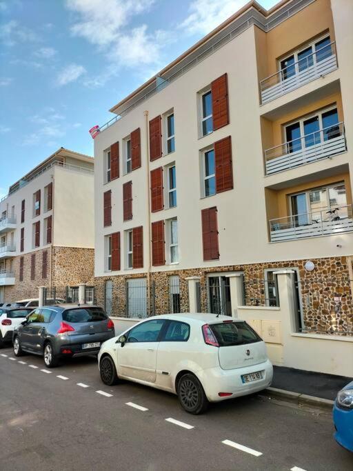 Appartement F2 De Haut Standing En Hypercentre Avec Jardin Prive A 270 M De La Gare De Mantes ! المظهر الخارجي الصورة