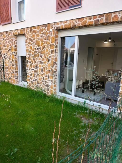 Appartement F2 De Haut Standing En Hypercentre Avec Jardin Prive A 270 M De La Gare De Mantes ! المظهر الخارجي الصورة