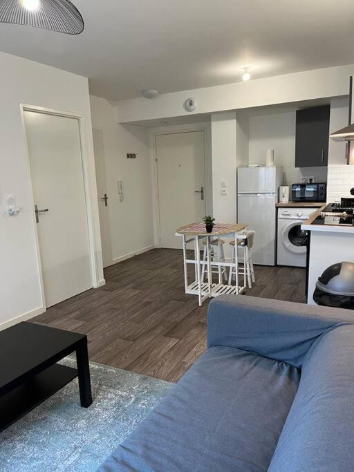 Appartement F2 De Haut Standing En Hypercentre Avec Jardin Prive A 270 M De La Gare De Mantes ! المظهر الخارجي الصورة