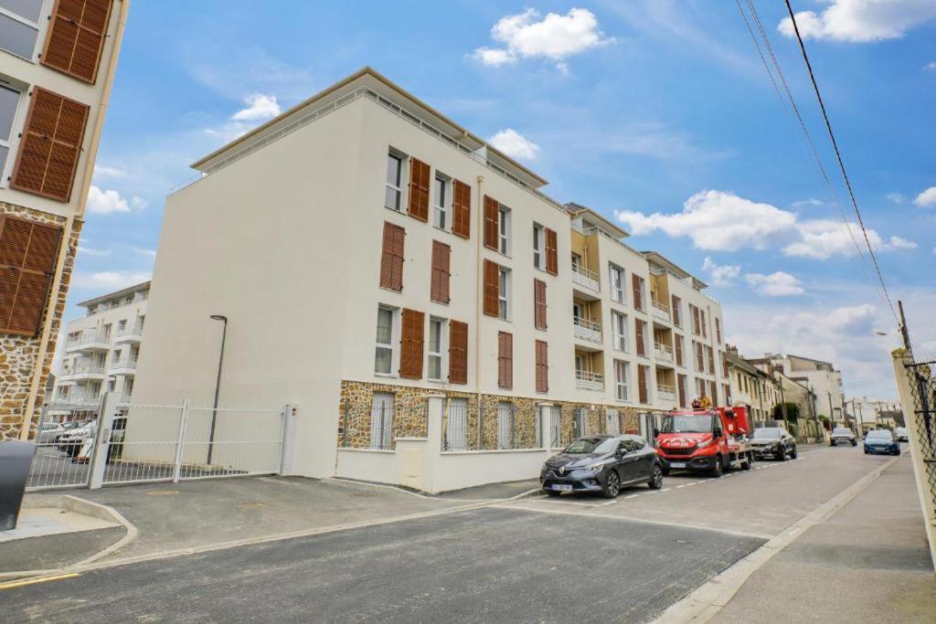 Appartement F2 De Haut Standing En Hypercentre Avec Jardin Prive A 270 M De La Gare De Mantes ! المظهر الخارجي الصورة
