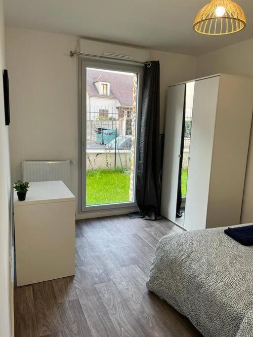 Appartement F2 De Haut Standing En Hypercentre Avec Jardin Prive A 270 M De La Gare De Mantes ! المظهر الخارجي الصورة