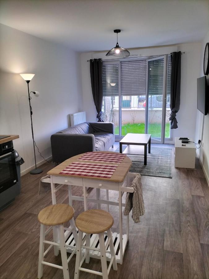 Appartement F2 De Haut Standing En Hypercentre Avec Jardin Prive A 270 M De La Gare De Mantes ! المظهر الخارجي الصورة