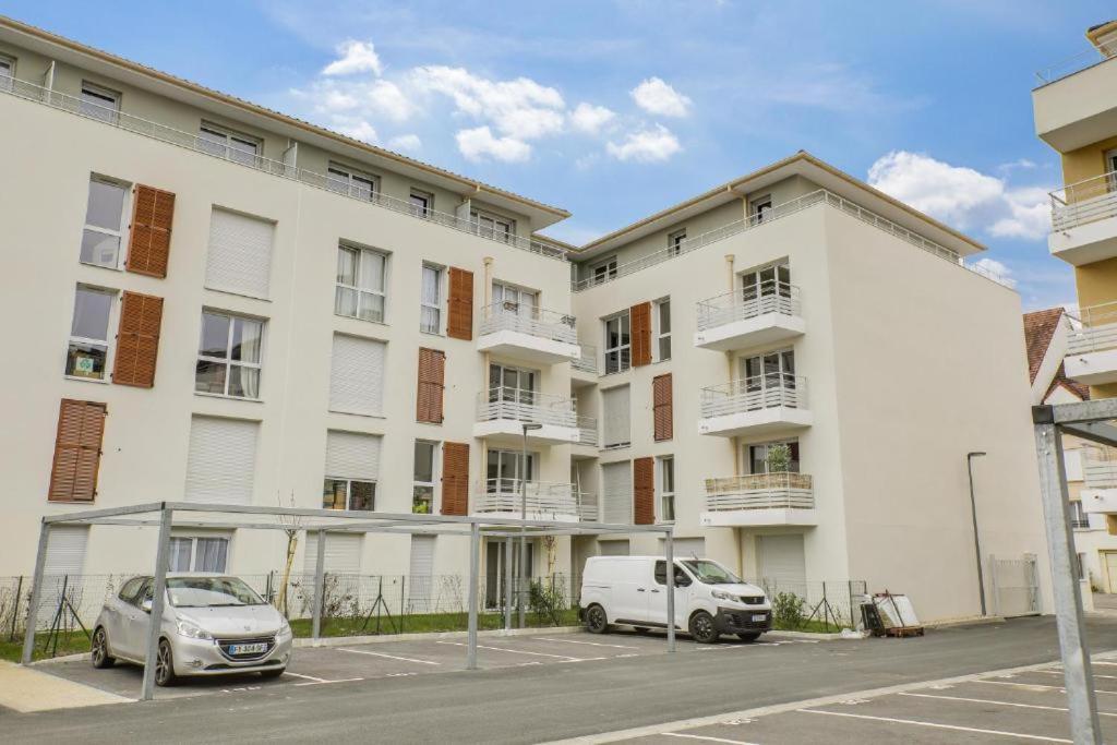 Appartement F2 De Haut Standing En Hypercentre Avec Jardin Prive A 270 M De La Gare De Mantes ! المظهر الخارجي الصورة