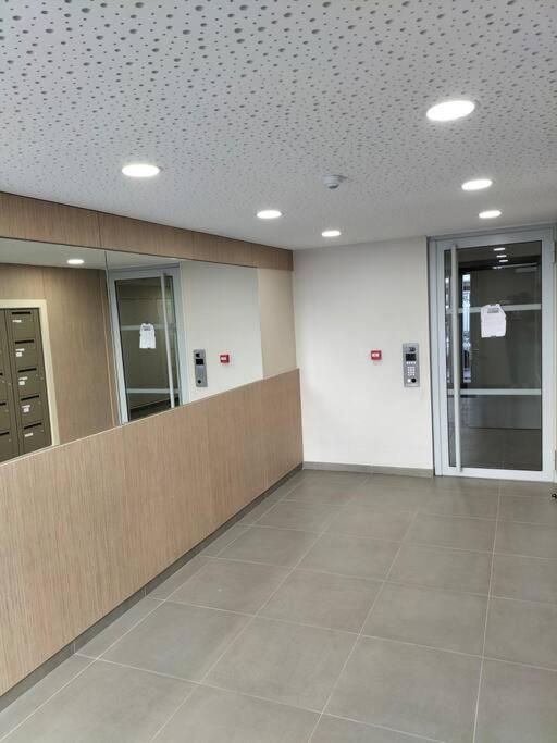 Appartement F2 De Haut Standing En Hypercentre Avec Jardin Prive A 270 M De La Gare De Mantes ! المظهر الخارجي الصورة